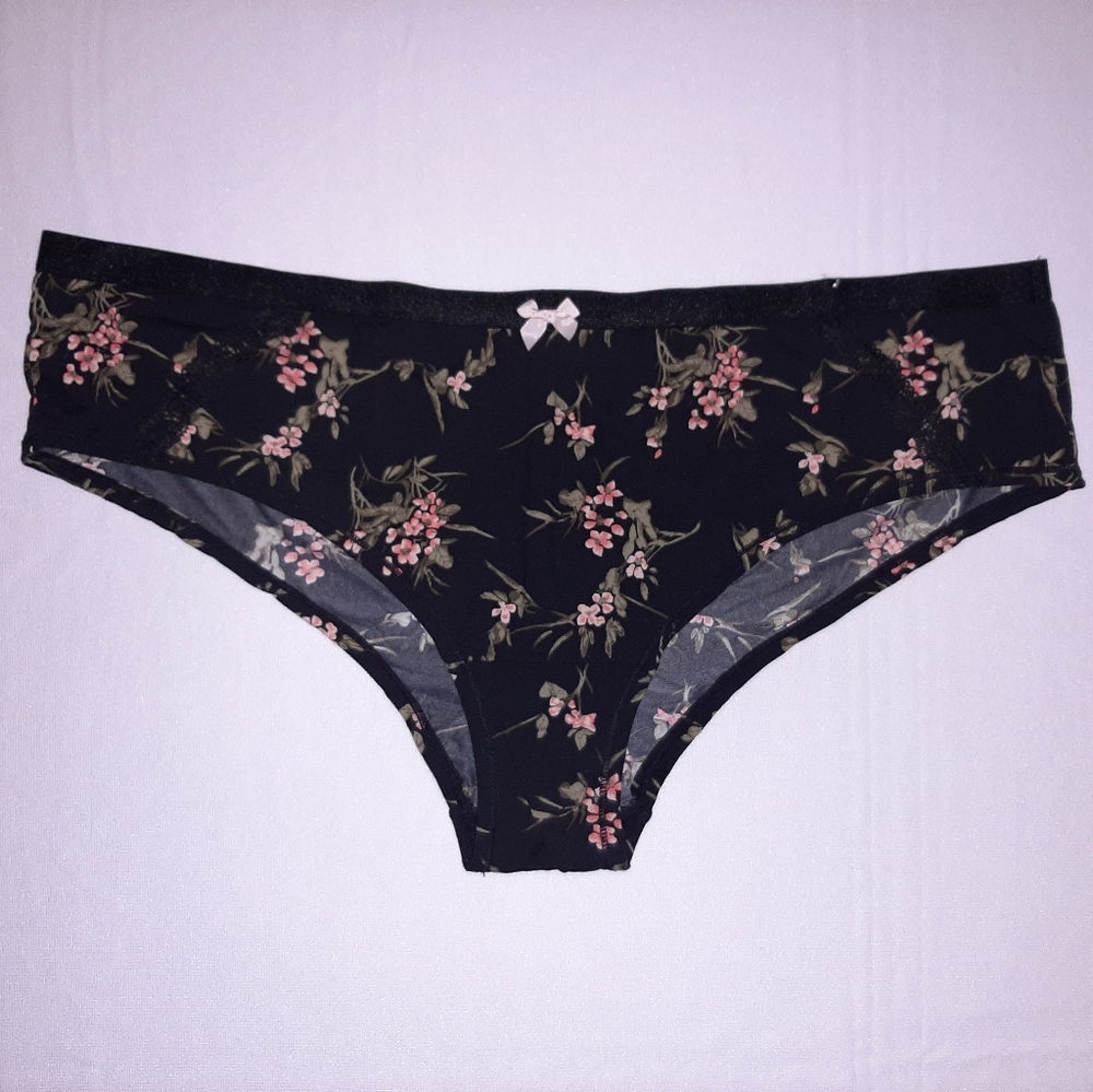 NWOT 🖤 Cacique Cheeky